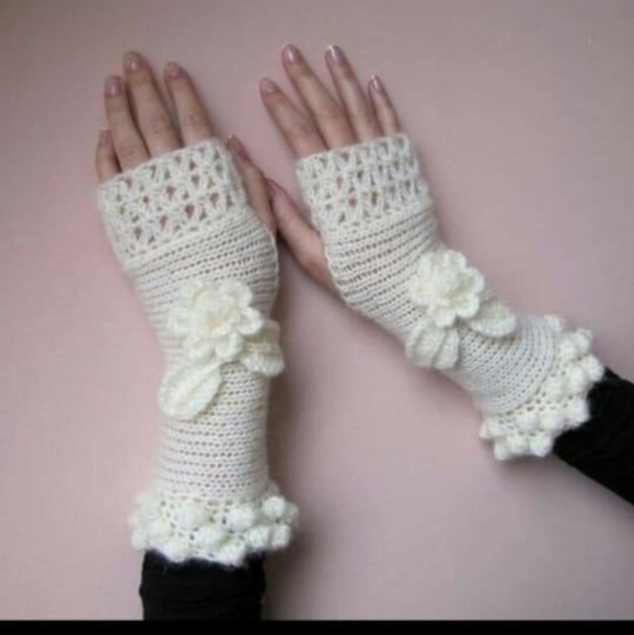 Accessories - Pretty hand gloves